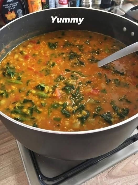 Hearty Tomato, Lentil & Spinach Soup